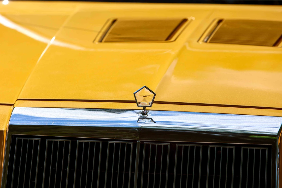 1985 Chrysler LeBaron - Image 23 of 31