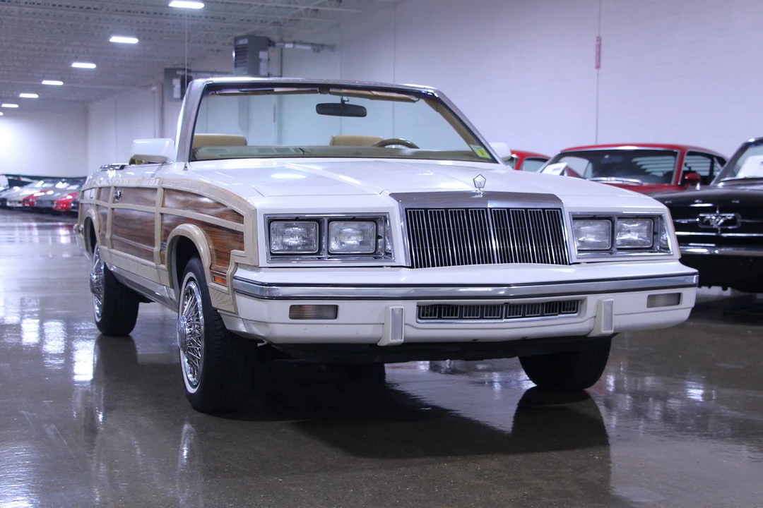 1985 Chrysler Town & Country - Image 15 of 31