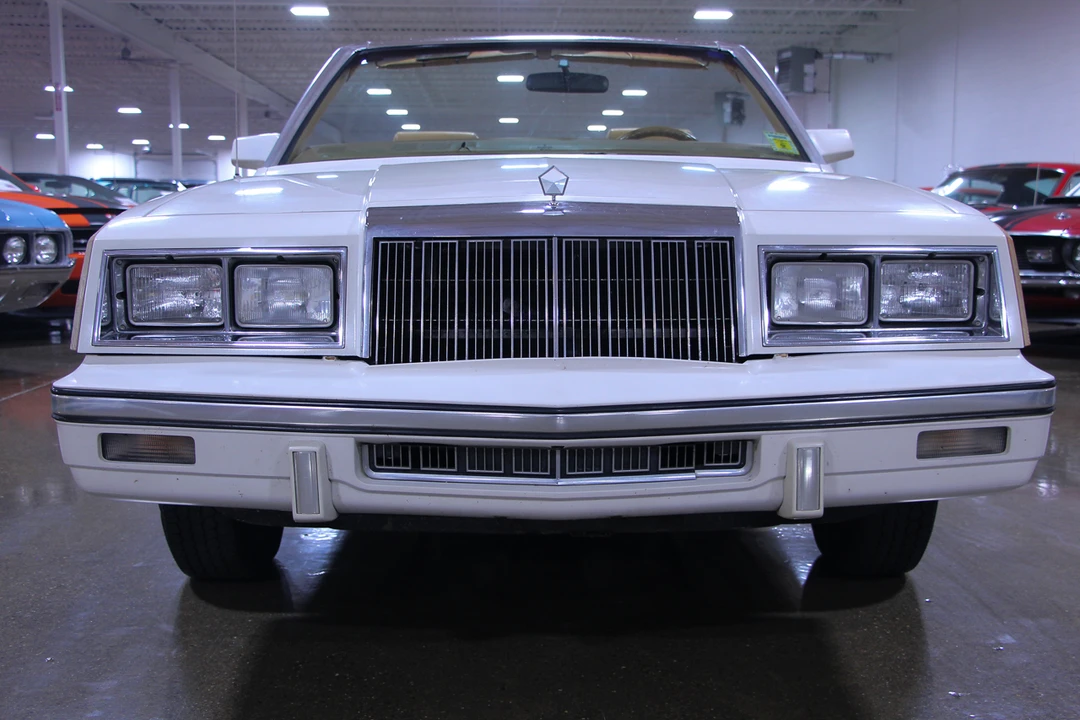1985 Chrysler Town & Country - Image 17 of 31