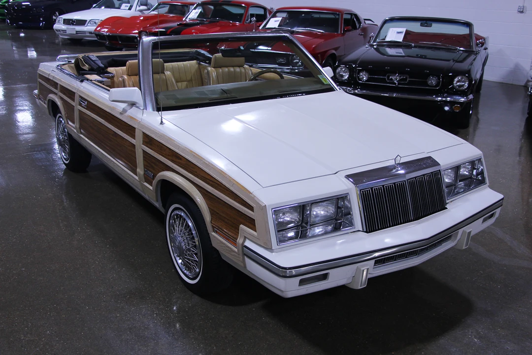 1985 Chrysler Town & Country - Image 14 of 31