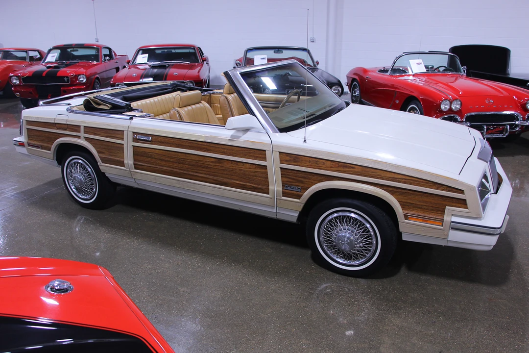 1985 Chrysler Town & Country - Image 13 of 31