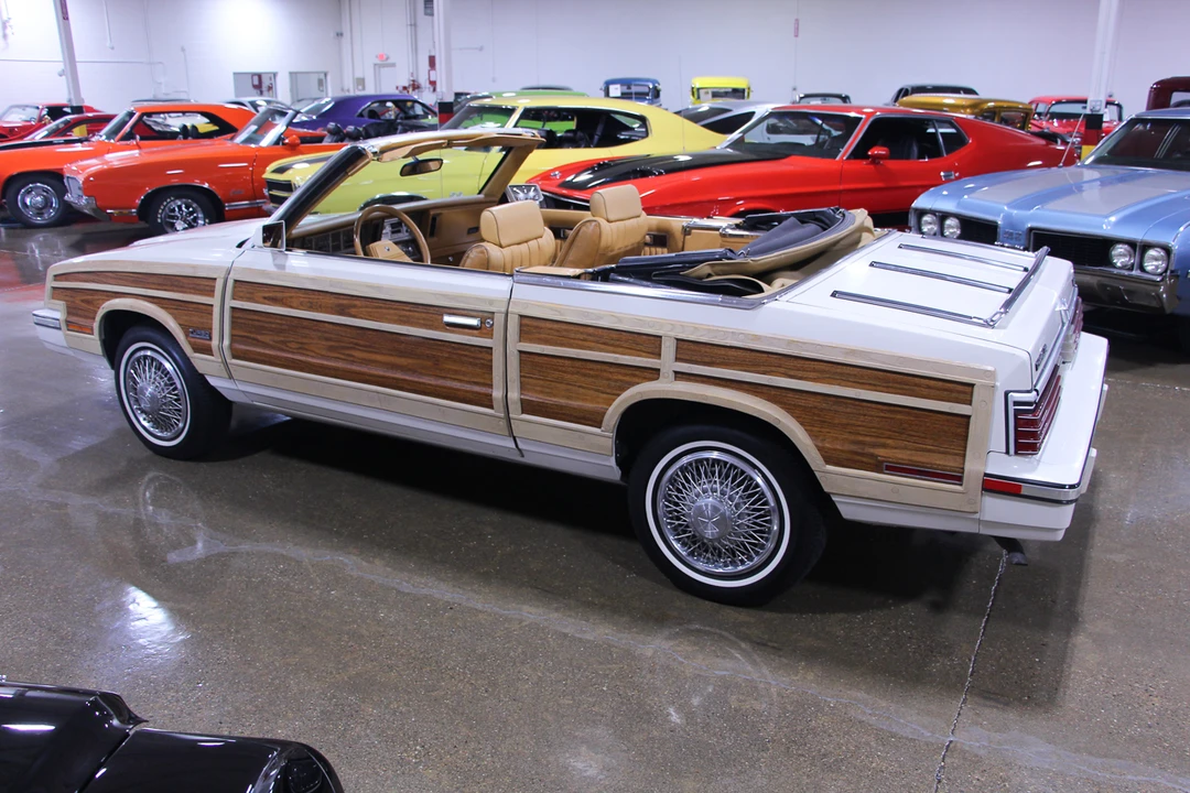 1985 Chrysler Town & Country - Image 6 of 31