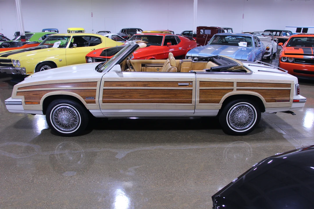 1985 Chrysler Town & Country - Image 5 of 31