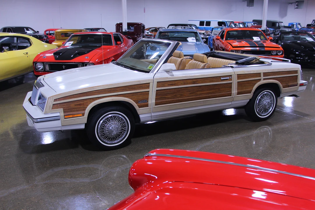 1985 Chrysler Town & Country - Image 4 of 31