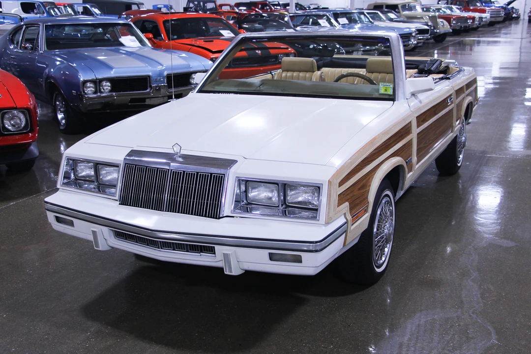 1985 Chrysler Town & Country - Image 3 of 31