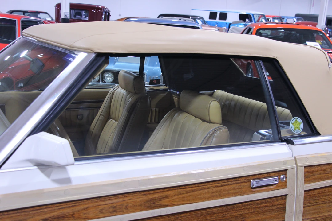 1985 Chrysler Town & Country - Image 29 of 31