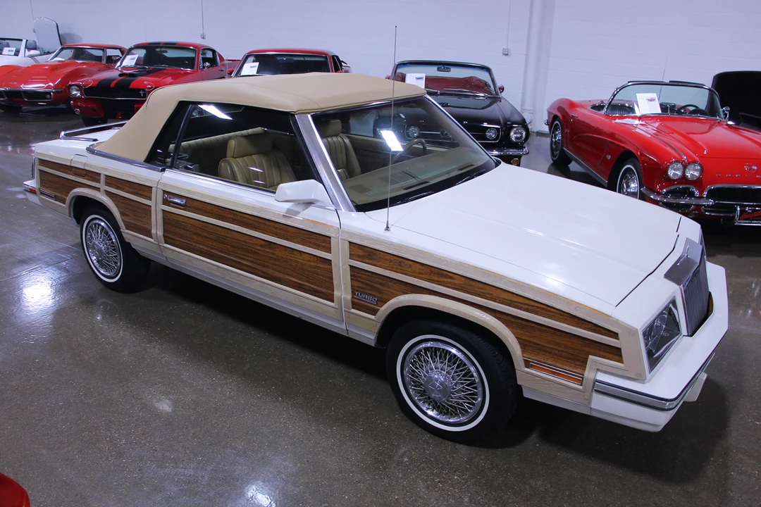 1985 Chrysler Town & Country - Image 23 of 31