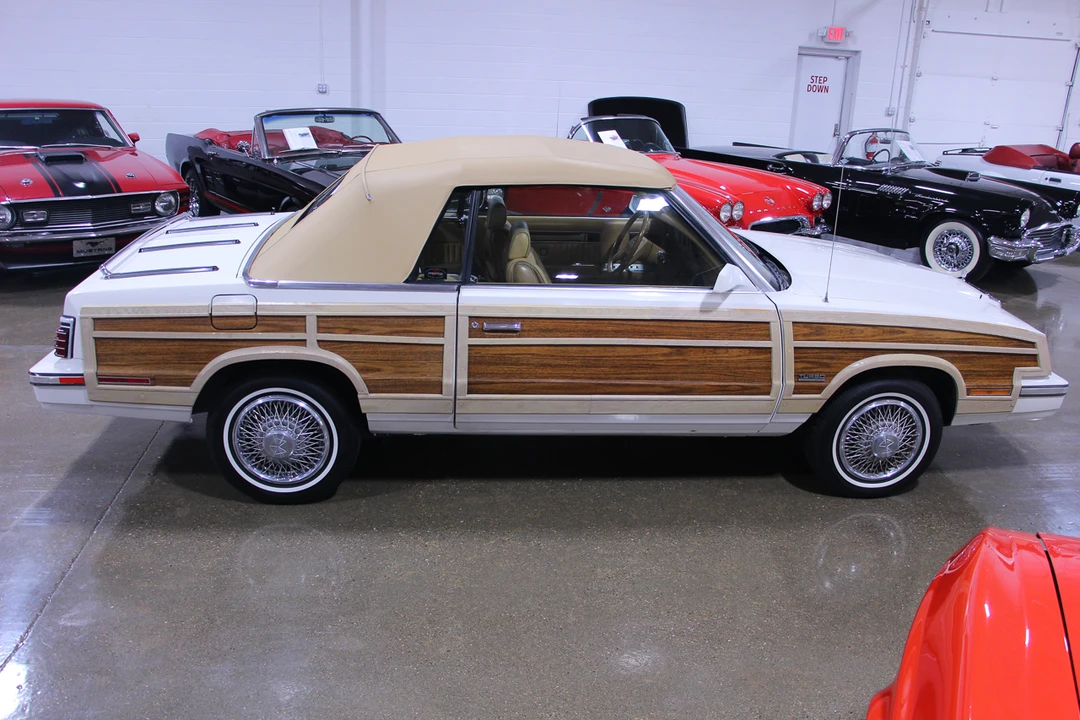 1985 Chrysler Town & Country - Image 22 of 31