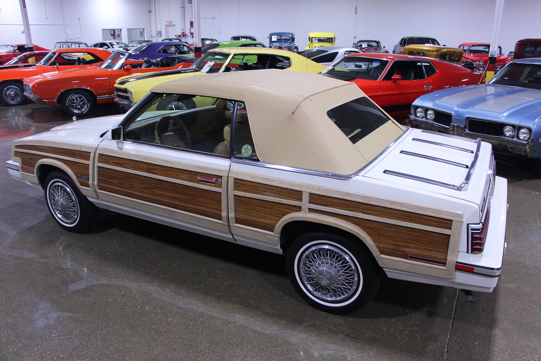 1985 Chrysler Town & Country - Image 20 of 31