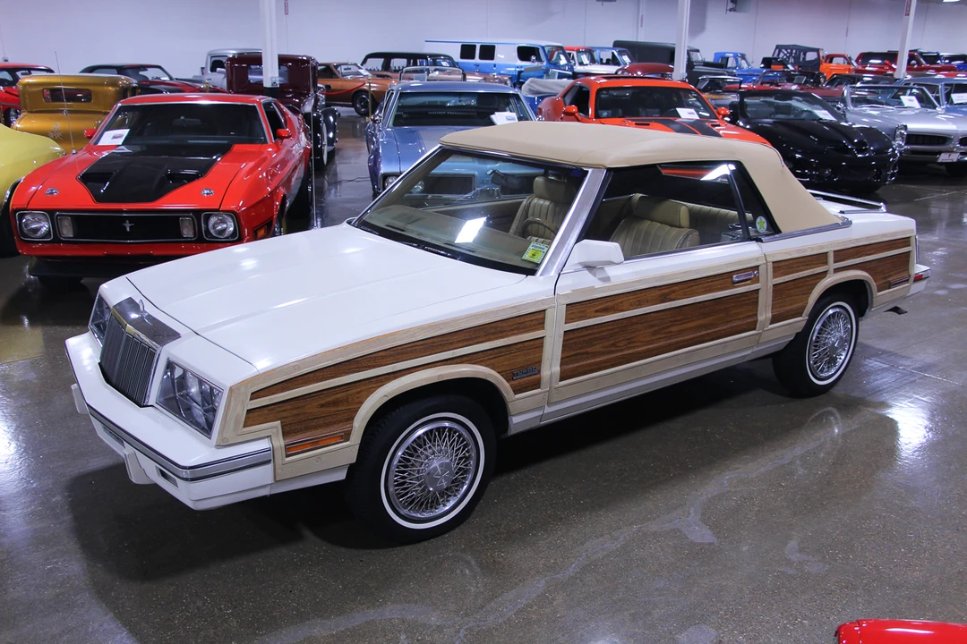 1985 Chrysler Town & Country - Image 18 of 31