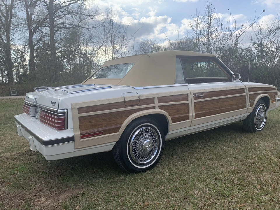 1985 Chrysler LeBaron - Image 23 of 31