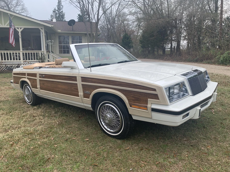 1985 Chrysler LeBaron - Image 17 of 31