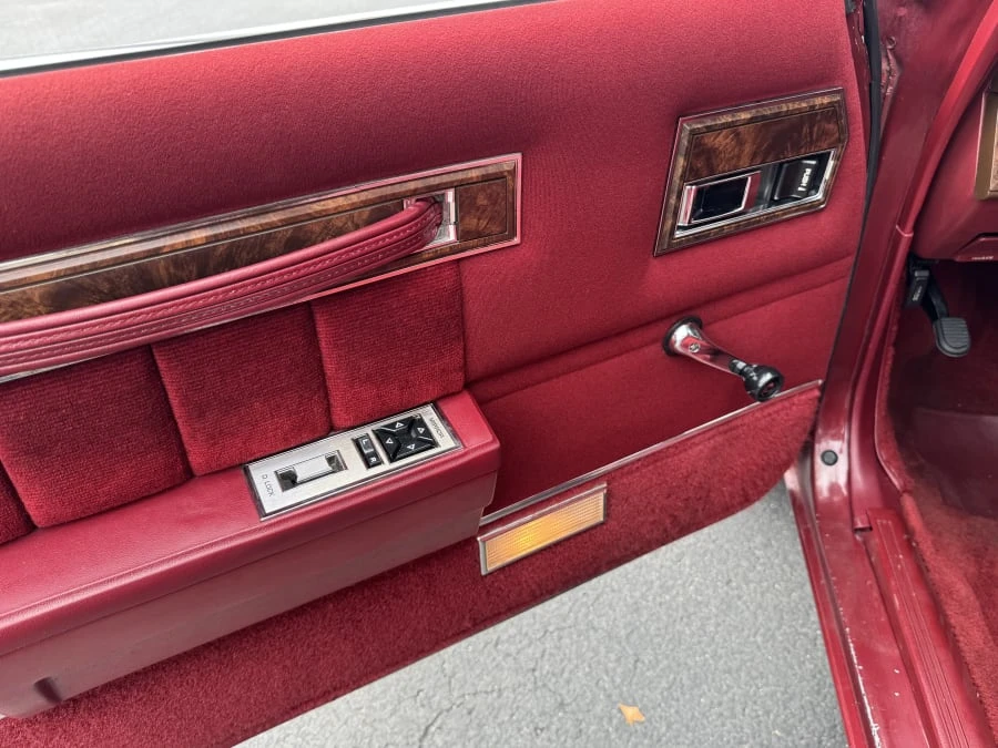1985 Chrysler LeBaron - Image 10 of 13
