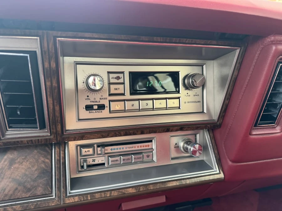 1985 Chrysler LeBaron - Image 11 of 13