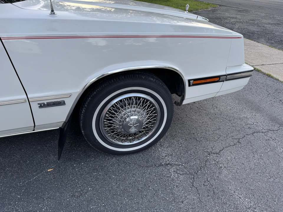1985 Chrysler LeBaron - Image 19 of 31