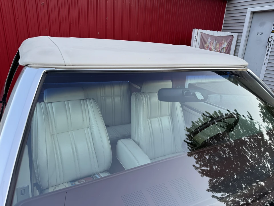 1985 Chrysler LeBaron - Image 20 of 31