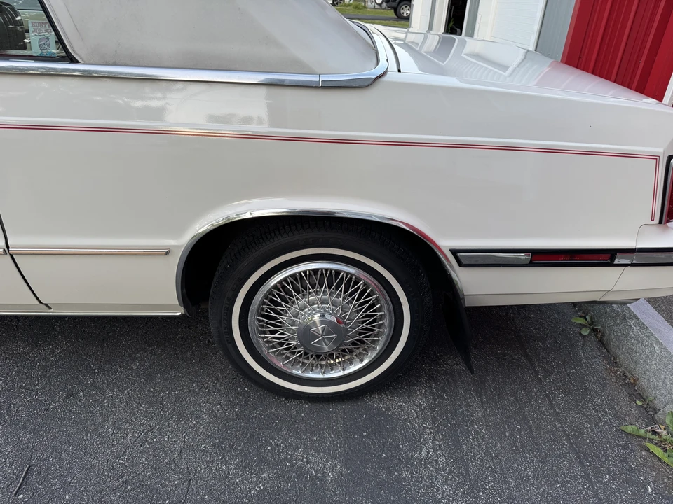 1985 Chrysler LeBaron - Image 17 of 31