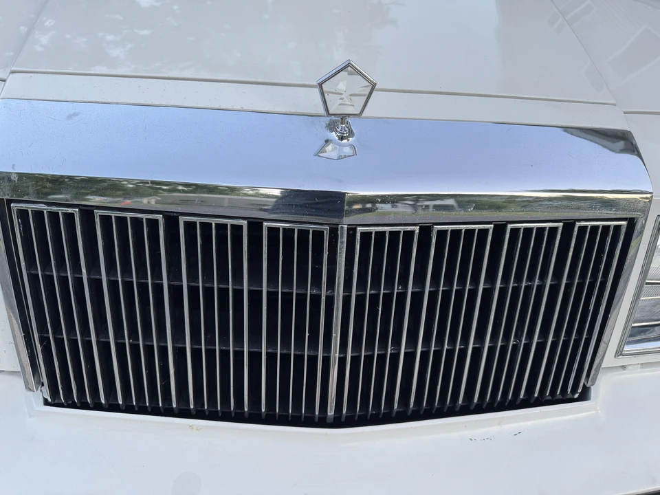 1985 Chrysler LeBaron - Image 15 of 31