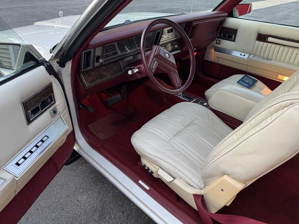 1985 Chrysler LeBaron - Image 30 of 31