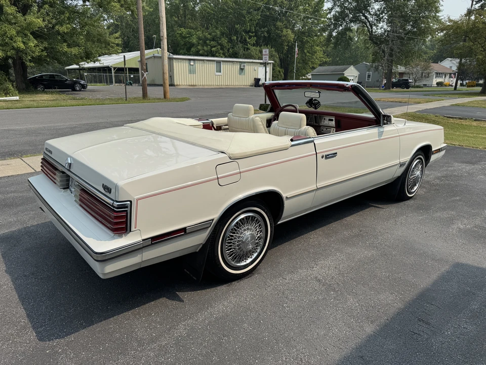1985 Chrysler LeBaron - Image 4 of 31