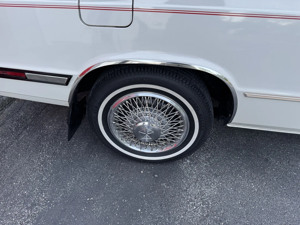 1985 Chrysler LeBaron - Image 18 of 31
