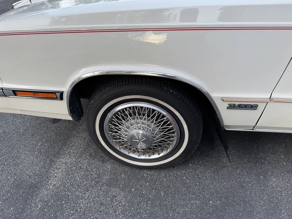 1985 Chrysler LeBaron - Image 16 of 31