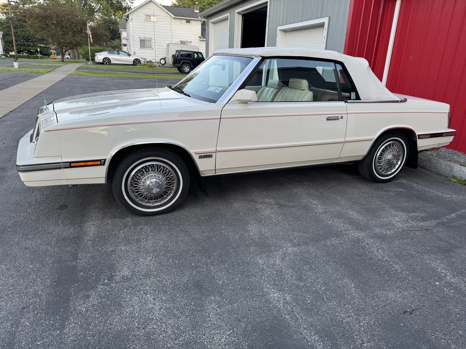 1985 Chrysler LeBaron - Image 7 of 31