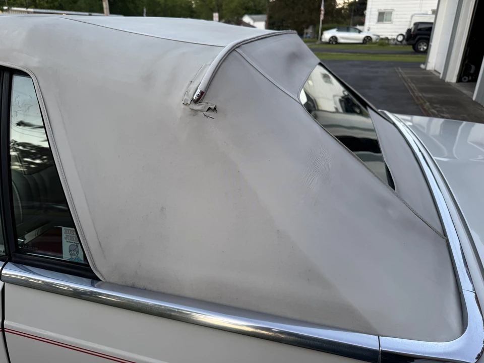 1985 Chrysler LeBaron - Image 22 of 31