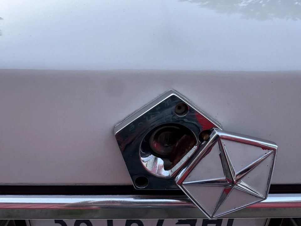 1985 Chrysler LeBaron - Image 25 of 31