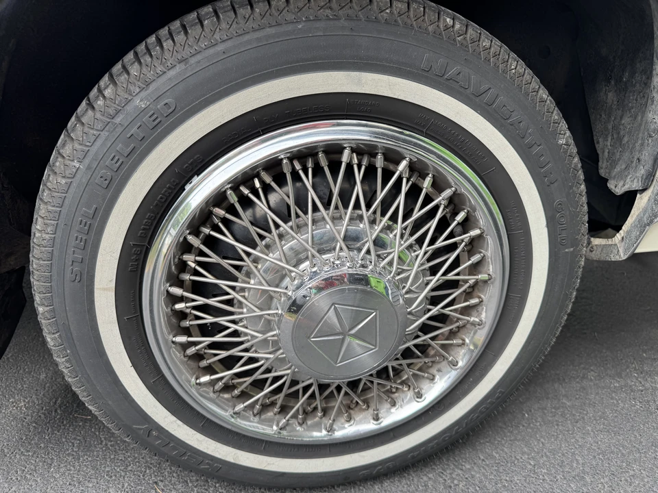 1985 Chrysler LeBaron - Image 27 of 31