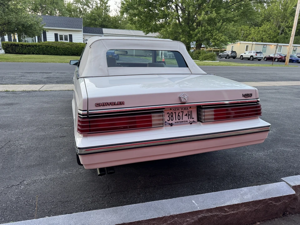 1985 Chrysler LeBaron - Image 10 of 31