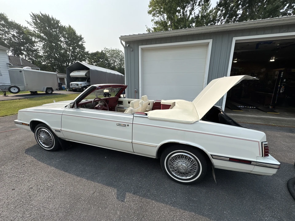 1985 Chrysler LeBaron - Image 11 of 31