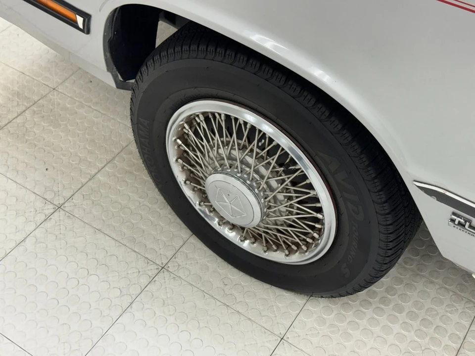 1985 Chrysler LeBaron - Image 14 of 31