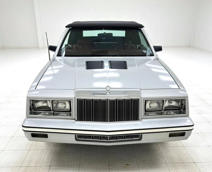 1985 Chrysler LeBaron - Image 11 of 12