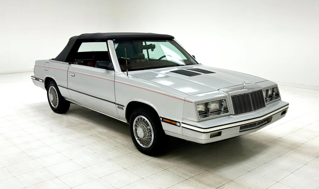 1985 Chrysler LeBaron - Image 10 of 12