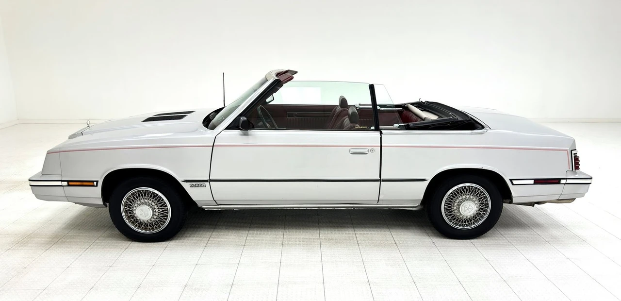 1985 Chrysler LeBaron - Image 4 of 12