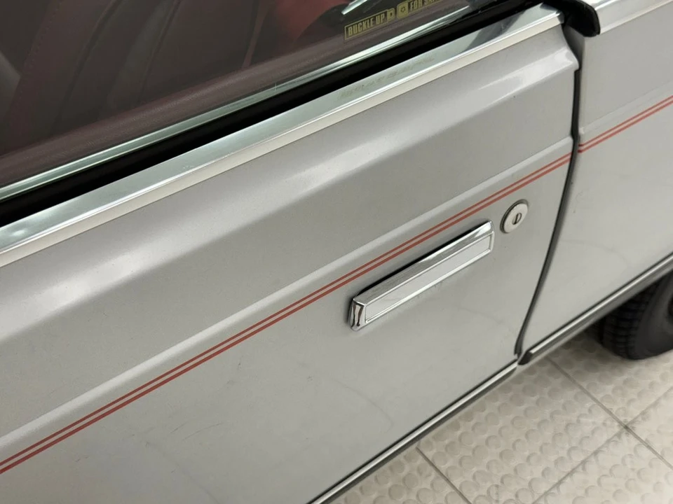 1985 Chrysler LeBaron - Image 19 of 31