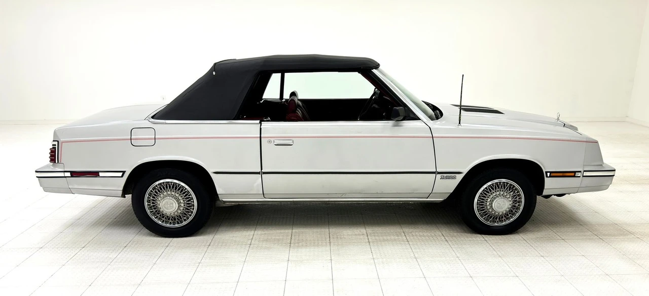 1985 Chrysler LeBaron - Image 9 of 31