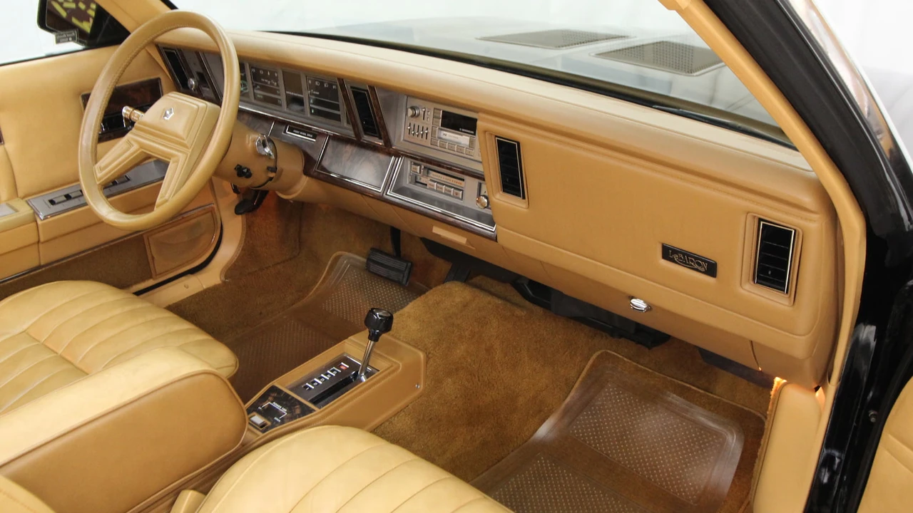 1985 Chrysler LeBaron - Image 8 of 31
