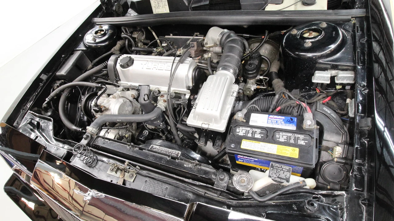 1985 Chrysler LeBaron - Image 9 of 31