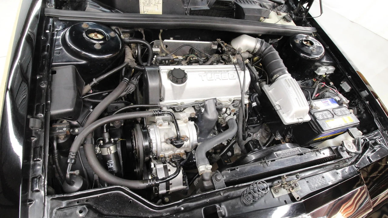 1985 Chrysler LeBaron - Image 10 of 31
