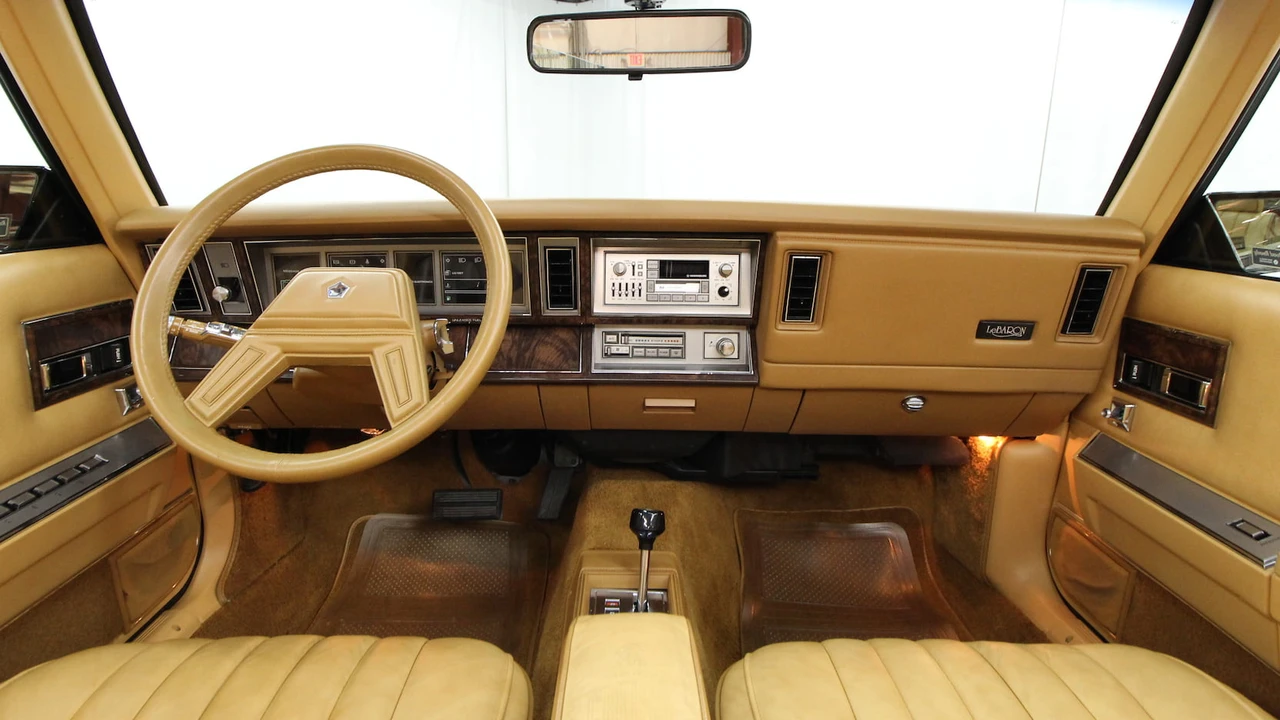 1985 Chrysler LeBaron - Image 11 of 31