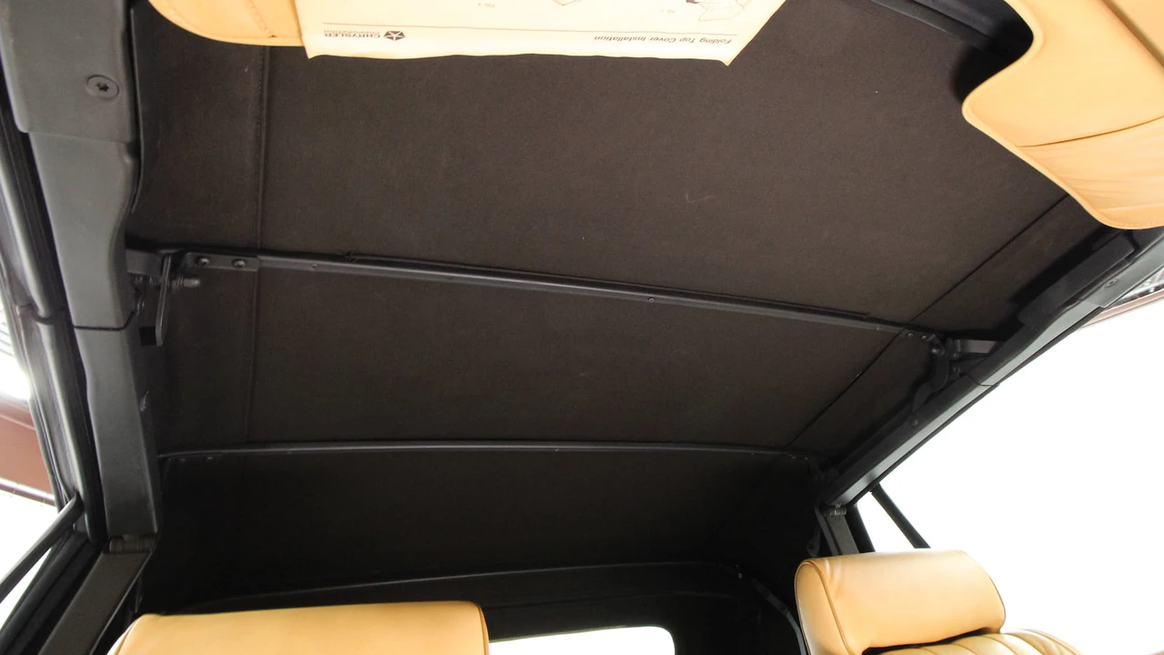 1985 Chrysler LeBaron - Image 22 of 31