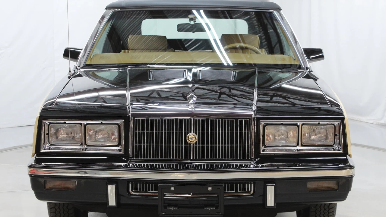 1985 Chrysler LeBaron - Image 28 of 31