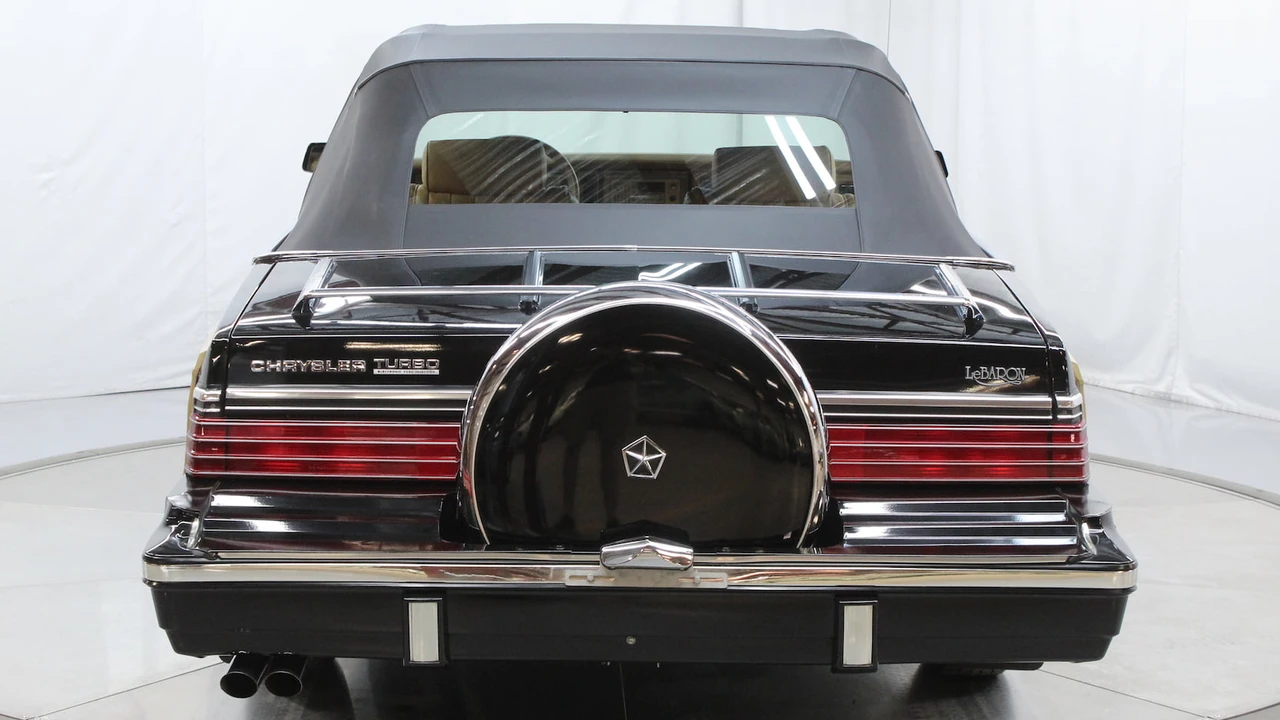 1985 Chrysler LeBaron - Image 29 of 31