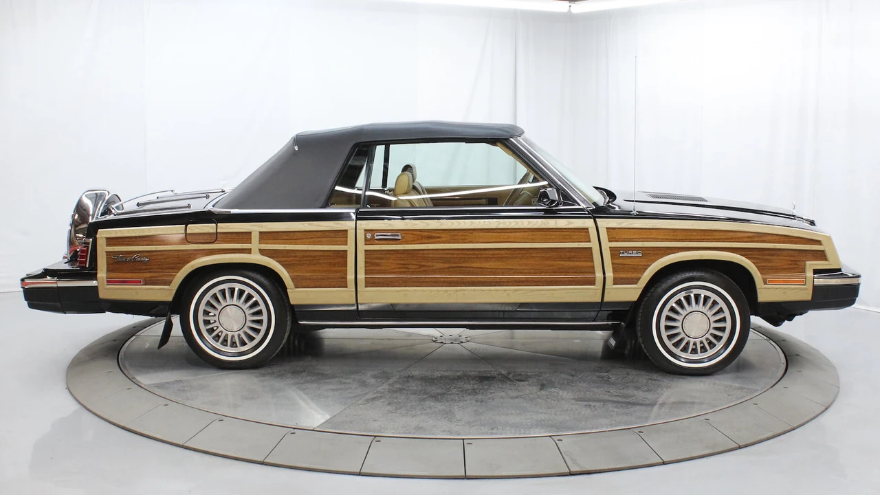 1985 Chrysler LeBaron - Image 30 of 31