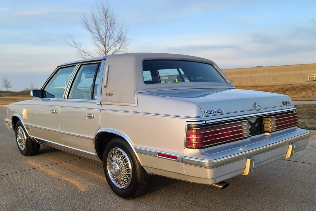 1985 Chrysler New Yorker - Image 10 of 31