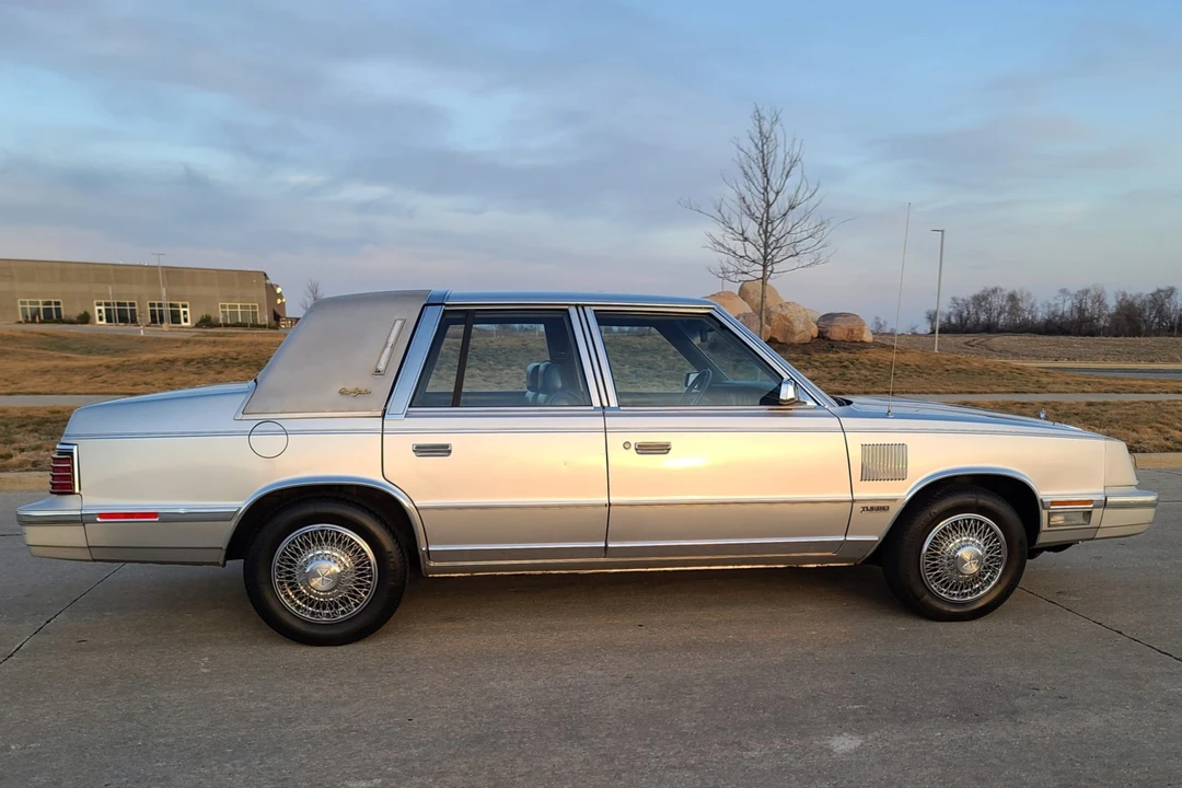 1985 Chrysler New Yorker - Image 18 of 31