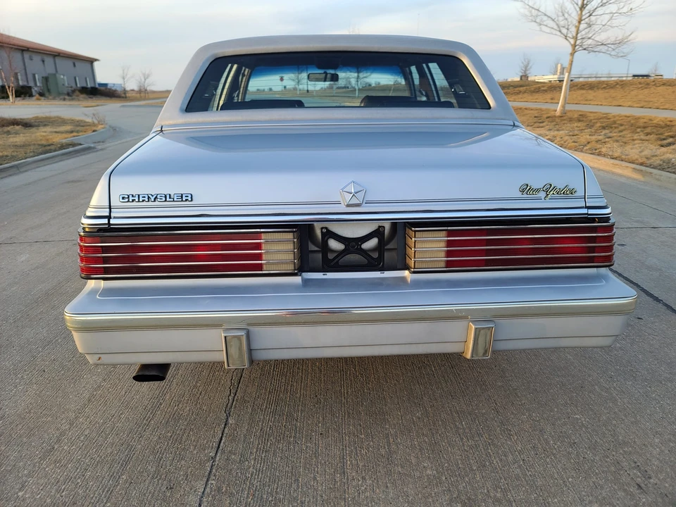 1985 Chrysler New Yorker - Image 11 of 31