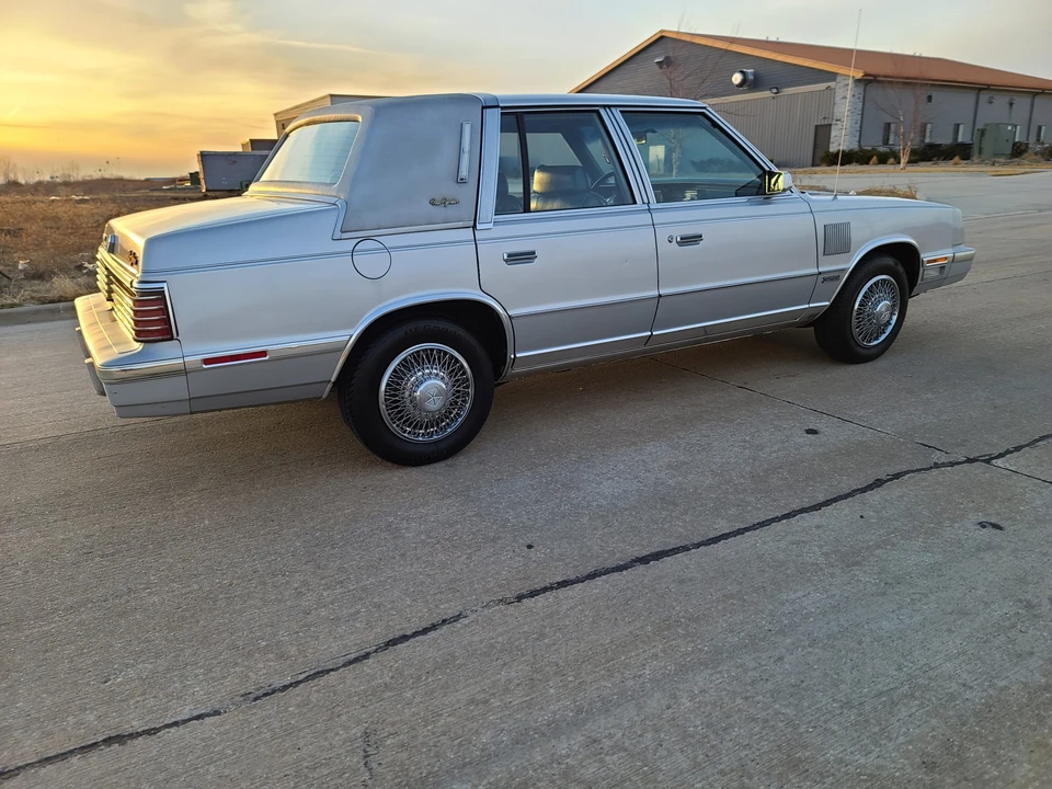 1985 Chrysler New Yorker - Image 17 of 31